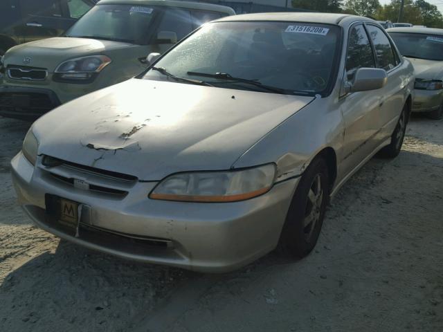 1HGCG5670YA056036 - 2000 HONDA ACCORD SE GOLD photo 2