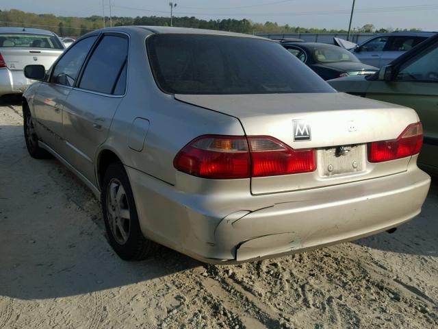 1HGCG5670YA056036 - 2000 HONDA ACCORD SE GOLD photo 3