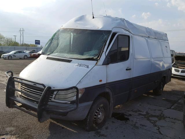 WD2YD341425293272 - 2002 FREIGHTLINER SPRINTER 2 WHITE photo 2