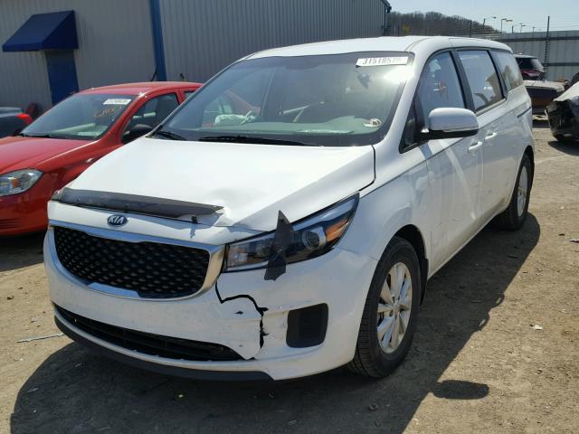 KNDMA5C10H6257684 - 2017 KIA SEDONA L WHITE photo 2