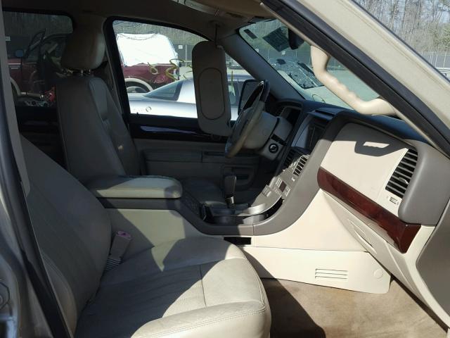 5LMEU88H04ZJ33340 - 2004 LINCOLN AVIATOR 金色 照片 5