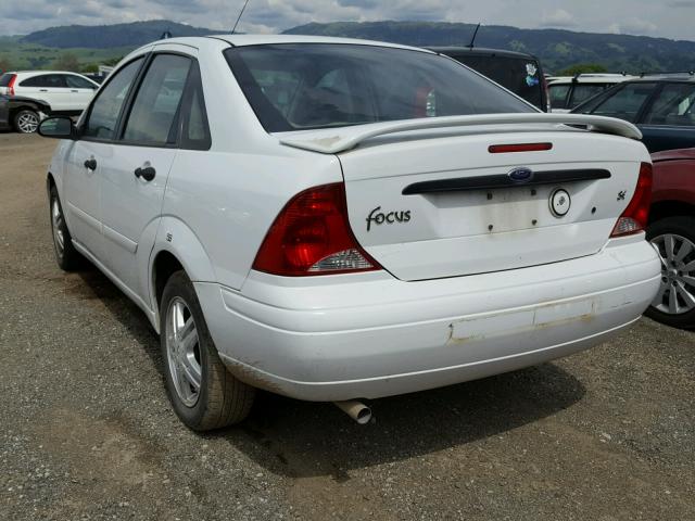 1FAFP34Z64W147089 - 2004 FORD FOCUS SE C WHITE photo 3