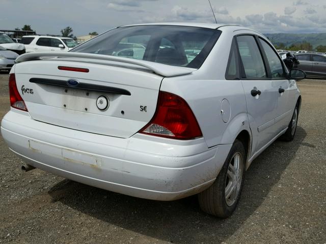 1FAFP34Z64W147089 - 2004 FORD FOCUS SE C WHITE photo 4