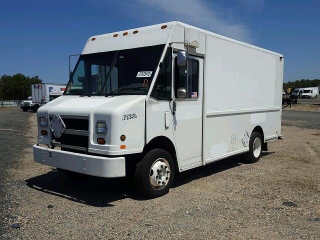 4UZA4FF43XCA60125 - 1999 FREIGHTLINER CHASSIS M WHITE photo 2