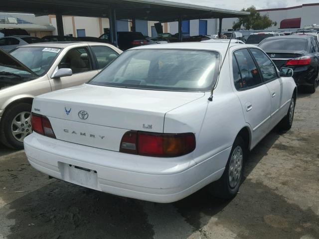 4T1BG12K5TU945060 - 1996 TOYOTA CAMRY DX WHITE photo 4