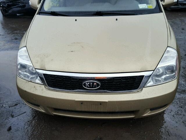 KNDMG4C70B6409192 - 2011 KIA SEDONA LX TAN photo 9