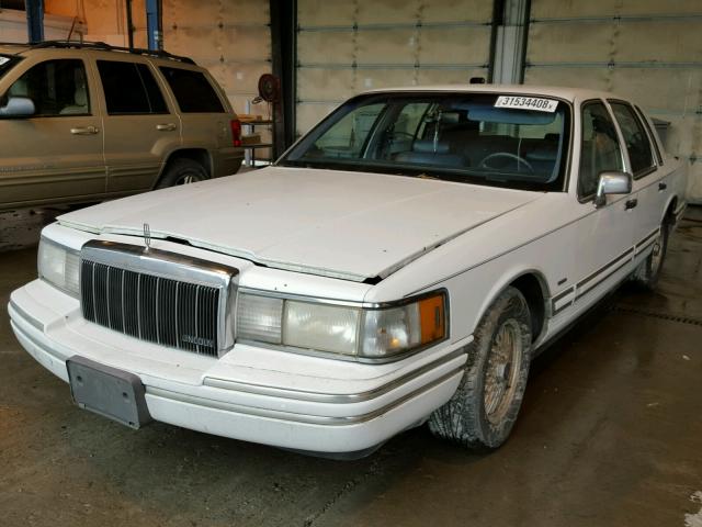 1LNLM81W3NY627394 - 1992 LINCOLN TOWN CAR E WHITE photo 2