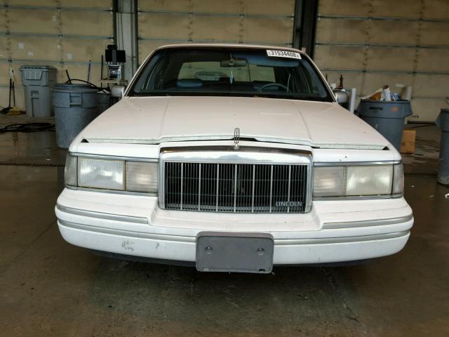 1LNLM81W3NY627394 - 1992 LINCOLN TOWN CAR E WHITE photo 9