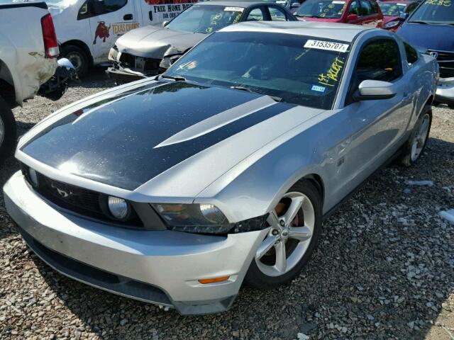 1ZVBP8CH9A5137038 - 2010 FORD MUSTANG GT SILVER photo 2
