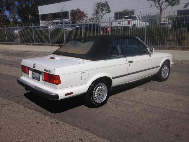 WBABB2312MEC23877 - 1991 BMW 325 IC AUT WHITE photo 4