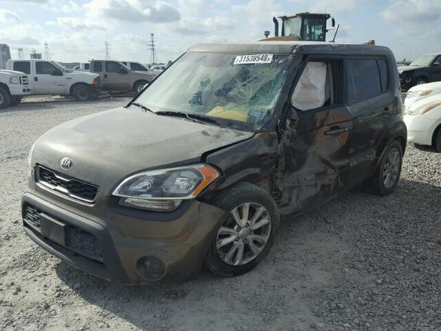 KNDJT2A5XD7570120 - 2013 KIA SOUL GREEN photo 2