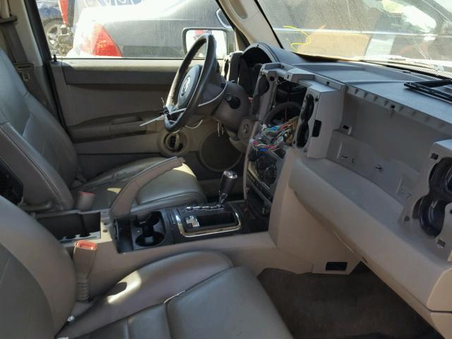 1J8HG48N46C257913 - 2006 JEEP COMMANDER GOLD photo 5