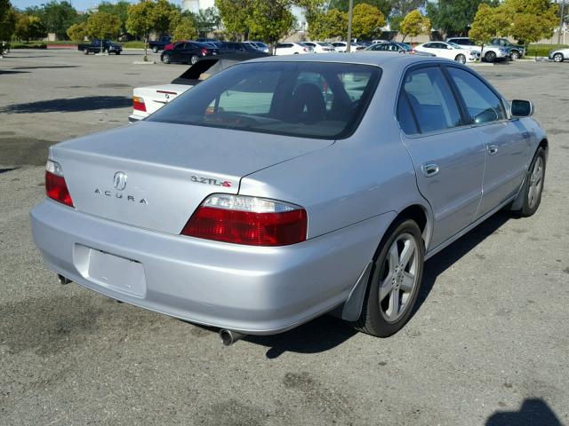 19UUA56852A017576 - 2002 ACURA 3.2TL TYPE SILVER photo 4