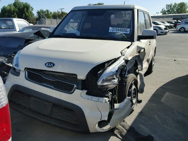 KNDJT2A51D7543730 - 2013 KIA SOUL BEIGE photo 2