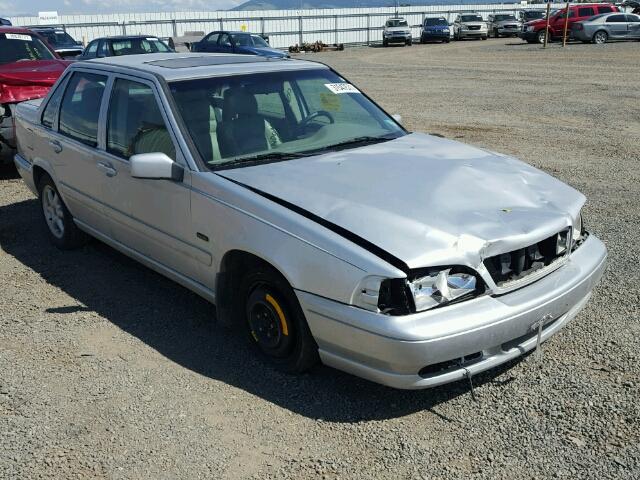 YV1LS5543W1478359 - 1998 VOLVO S70 SILVER photo 1