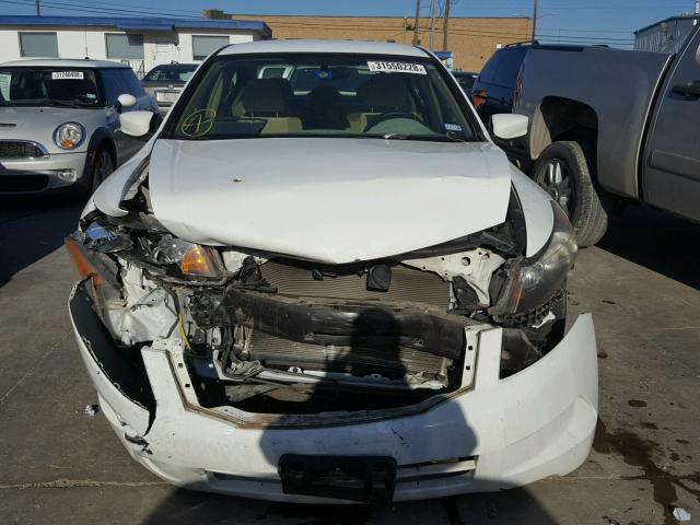 JHMCP26458C044051 - 2008 HONDA ACCORD LXP WHITE photo 9