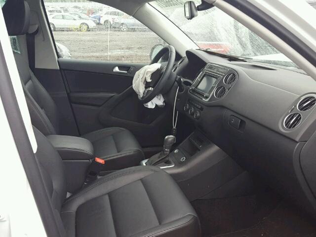 WVGUV7AX2HK008460 - 2017 VOLKSWAGEN TIGUAN SPO თეთრი ფოტო 5