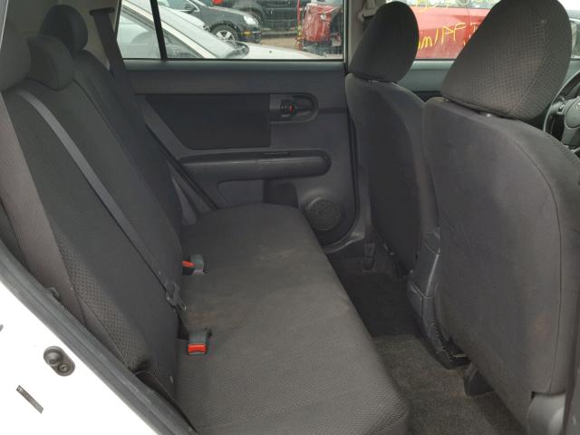 JTLKE50E991082454 - 2009 TOYOTA SCION XB WHITE photo 6