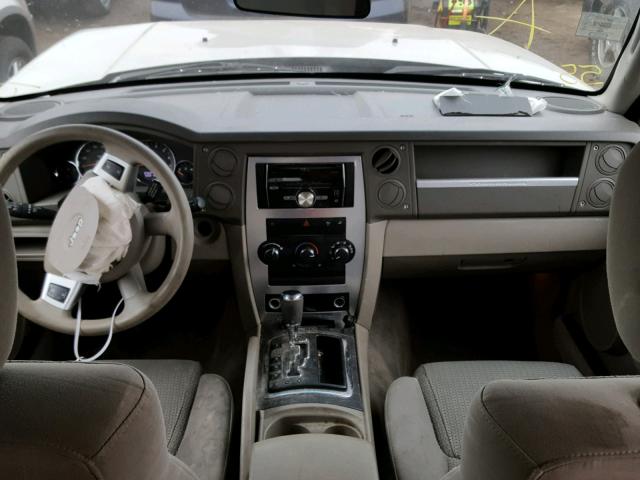 1J8HH48K68C167572 - 2008 JEEP COMMANDER BEIGE photo 9