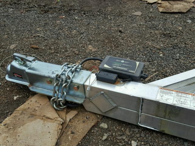 1YGUS1622DB097630 - 2013 ALLOY TRAILER TRAILER SILVER photo 8