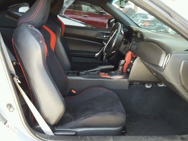 JF1ZNAA18D2728896 - 2013 TOYOTA SCION FR-S SILVER photo 5