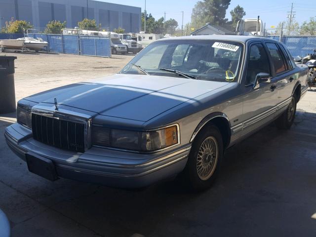 1LNLM83WXNY708440 - 1992 LINCOLN TOWN CAR C BLUE photo 2