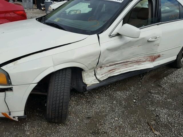 1LNHM87A71Y699310 - 2001 LINCOLN LS 白色 照片 9