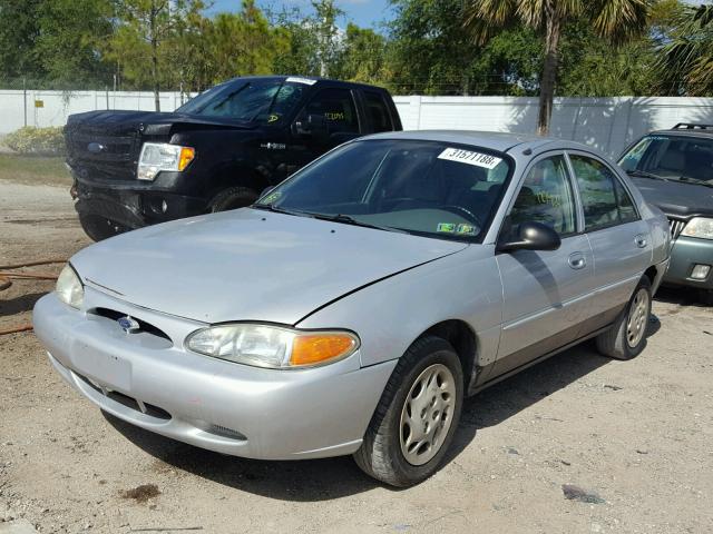 3FAFP13P72R211418 - 2002 FORD ESCORT SILVER photo 2