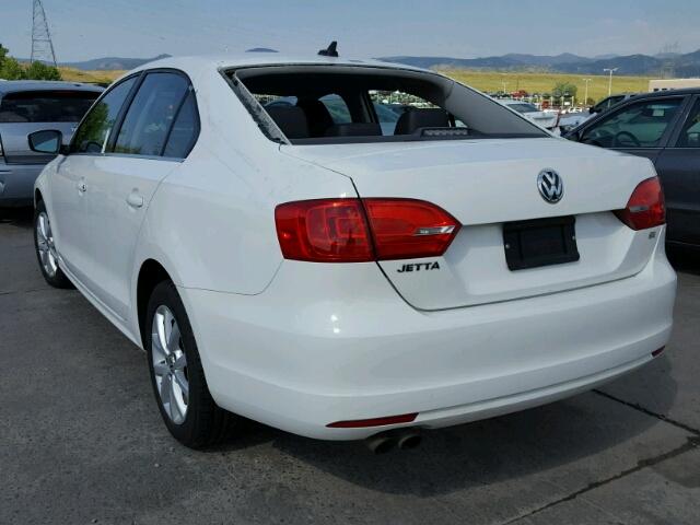 3VWD07AJ5EM359587 - 2014 VOLKSWAGEN JETTA SE WHITE photo 3