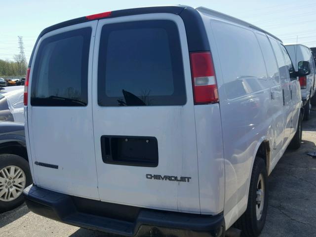 1GCFG15X061120742 - 2006 CHEVROLET EXPRESS G1 WHITE photo 4