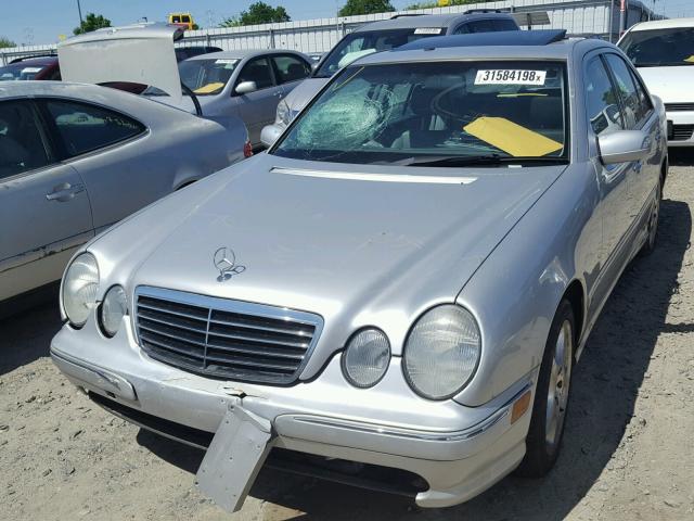 WDBJF70JX2B410945 - 2002 MERCEDES-BENZ E 430 SILVER photo 2