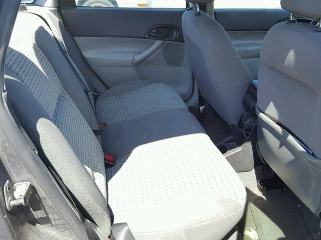 1FAFP34N26W189016 - 2006 FORD FOCUS ZX4 GRAY photo 6