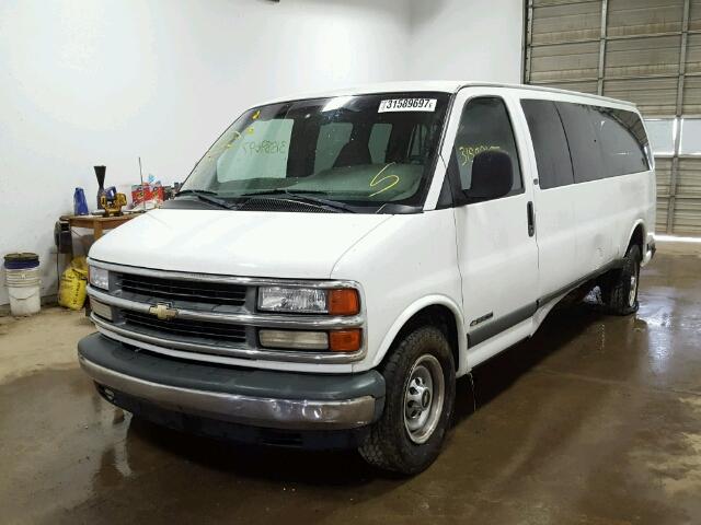 1GAHG39R4Y1195312 - 2000 CHEVROLET EXPRESS G3 WHITE photo 2