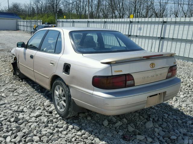 4T1BG12K6TU810444 - 1996 TOYOTA CAMRY DX GOLD photo 3