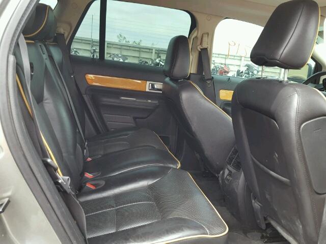 2LMDU68C08BJ25579 - 2008 LINCOLN MKX GRAY photo 6