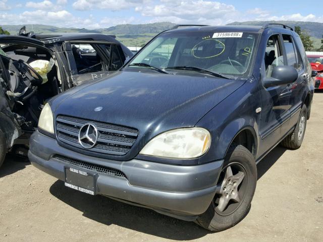 4JGAB54E8XA124079 - 1999 MERCEDES-BENZ ML320 BLUE photo 2