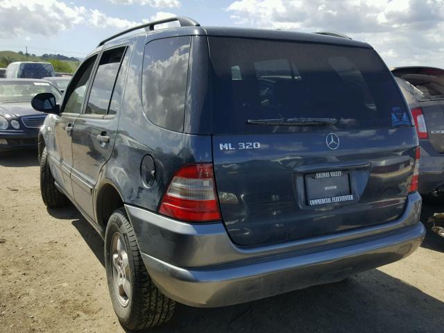 4JGAB54E8XA124079 - 1999 MERCEDES-BENZ ML320 BLUE photo 3