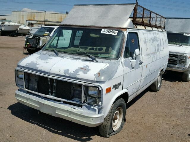 1GCEG25K1K7170966 - 1989 CHEVROLET G20 WHITE photo 2