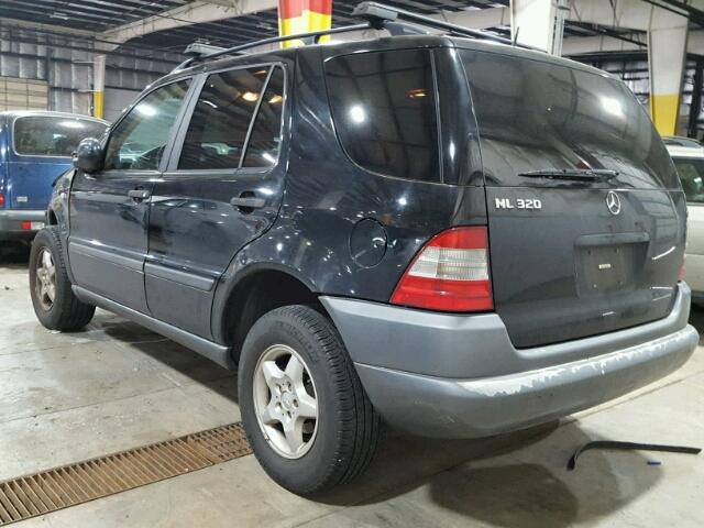 4JGAB54E0WA037260 - 1998 MERCEDES-BENZ ML 320 BLACK photo 3