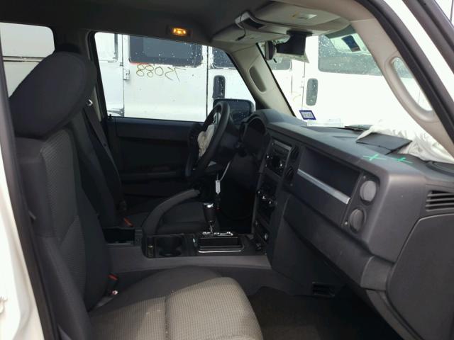 1J8HH48K58C185559 - 2008 JEEP COMMANDER WHITE photo 5