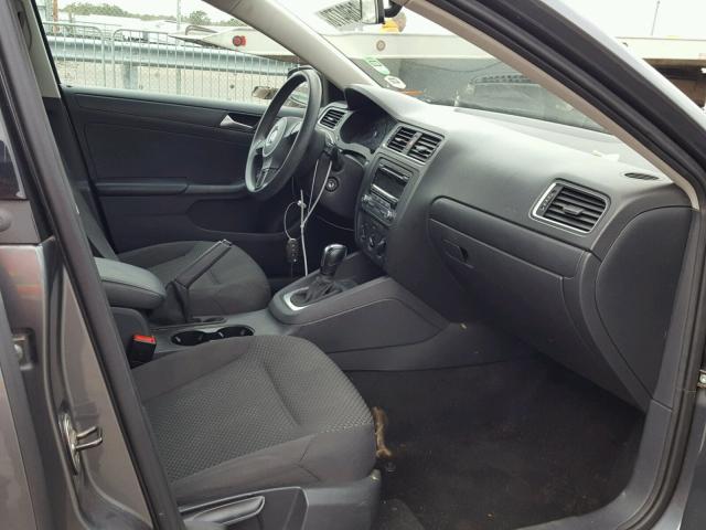 3VW2K7AJ9EM428332 - 2014 VOLKSWAGEN JETTA BASE GRAY photo 5