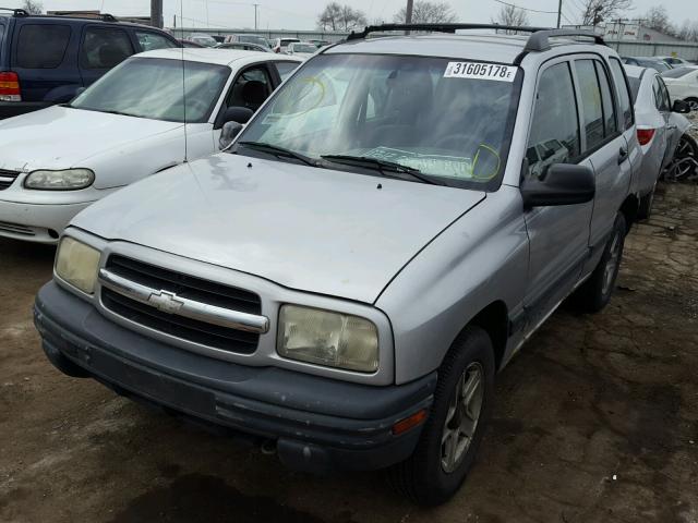 2CNBE13C826921782 - 2002 CHEVROLET TRACKER GRAY photo 2