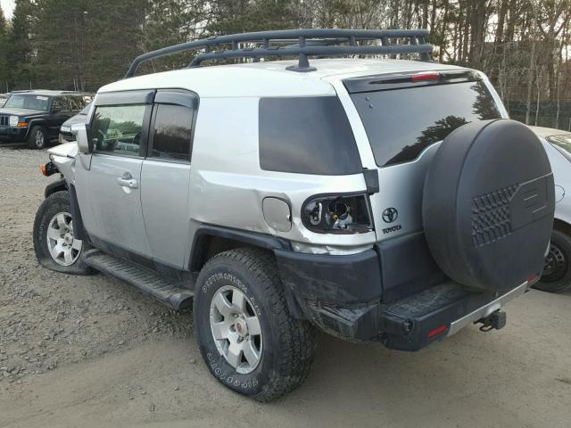 JTEBU11F970047202 - 2007 TOYOTA FJ CRUISER SILVER photo 3