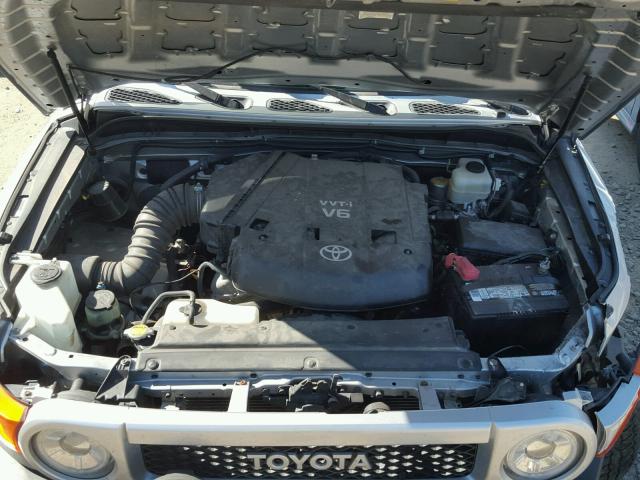 JTEBU11F970047202 - 2007 TOYOTA FJ CRUISER SILVER photo 7