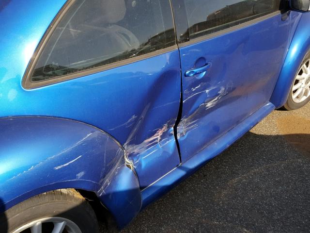 3VWCR31C24M413664 - 2004 VOLKSWAGEN NEW BEETLE 蓝色 照片 9