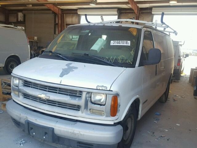 1GCFG25W111134851 - 2001 CHEVROLET EXPRESS G2 WHITE photo 2