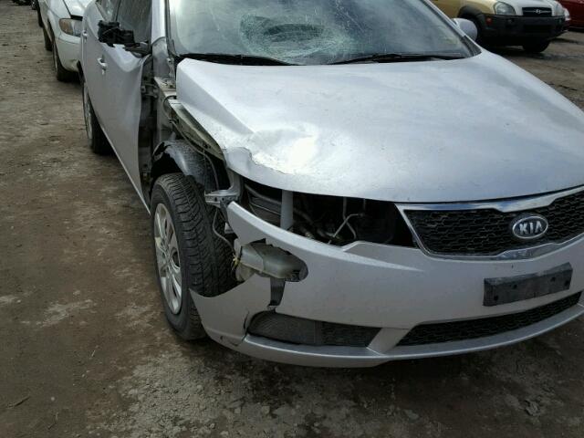 KNAFT4A27C5528048 - 2012 KIA FORTE LX SILVER photo 9