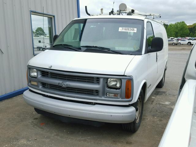 1GCFG25W9Y1174668 - 2000 CHEVROLET EXPRESS G2 WHITE photo 2