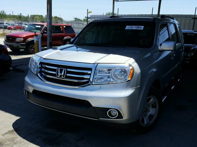 5FNYF3H2XCB010615 - 2012 HONDA PILOT LX SILVER photo 2