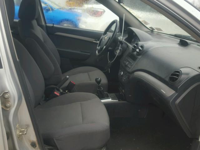 KL1TD56E19B631995 - 2009 CHEVROLET AVEO LS SILVER photo 5